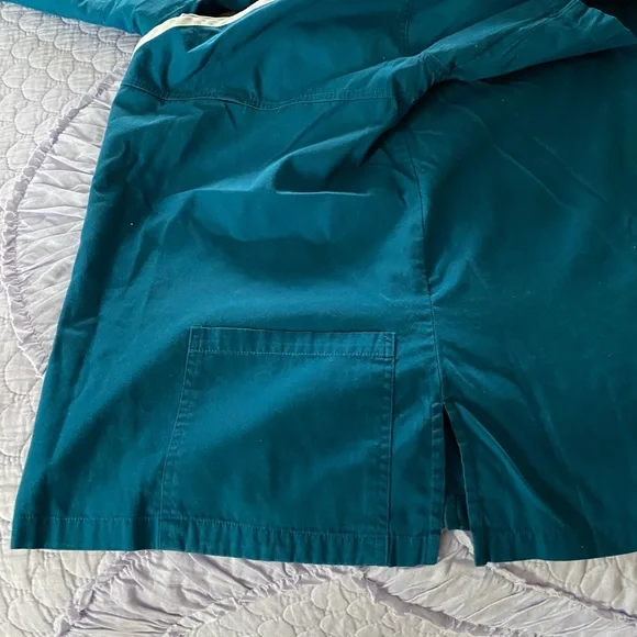 Scrubs by Melrose. Teal w/white 2 pocket top 1 pocket pants w/ drawstring. Lg - Picture 5 of 5